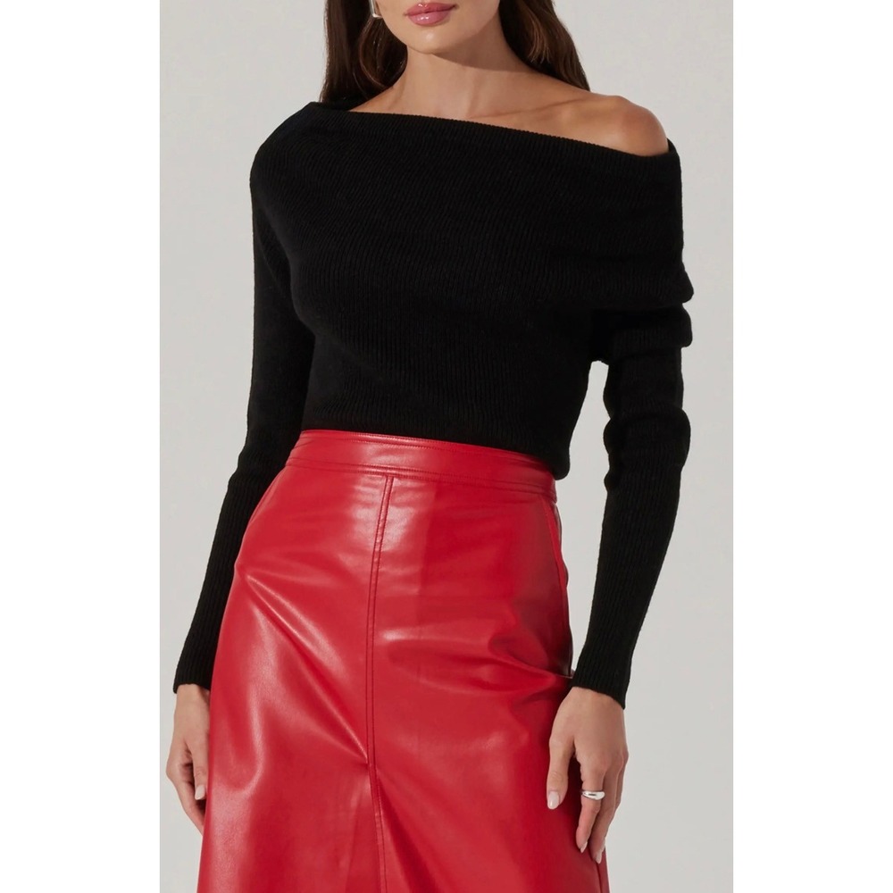 NWT Astr The label Black One Shoulder Ribbed Knit Sweater in Size Small